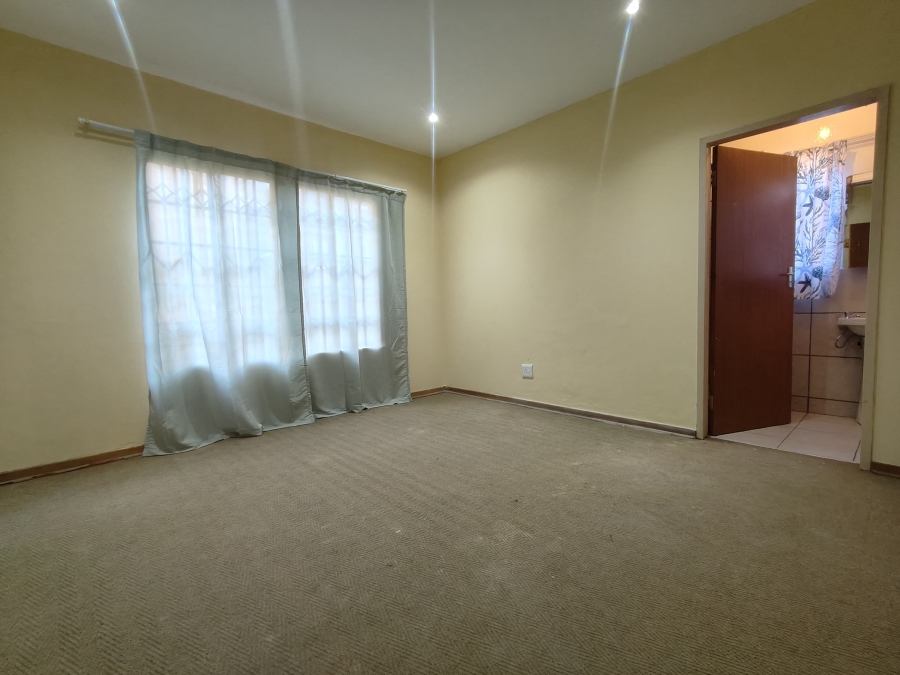 3 Bedroom Property for Sale in Azalea Park North West